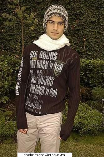 :nod: poze q poncho